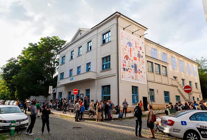 Vzlet, Praha