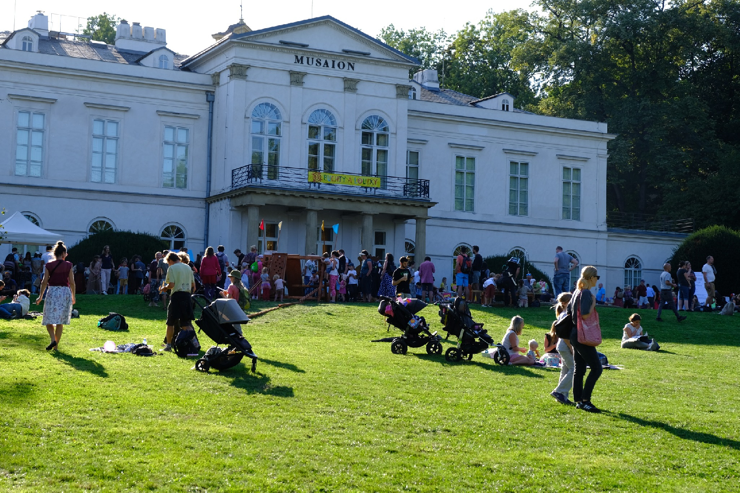Buchty a loutky dětem 2025